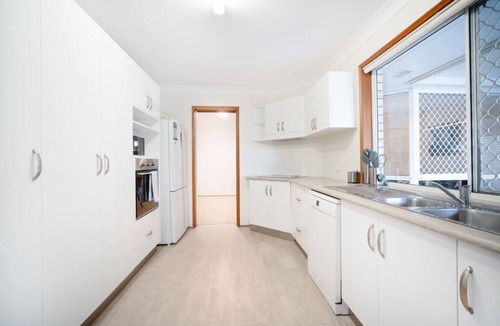 Calamvale House | Modern 5BR Family Retreat Comfort in Calamvale