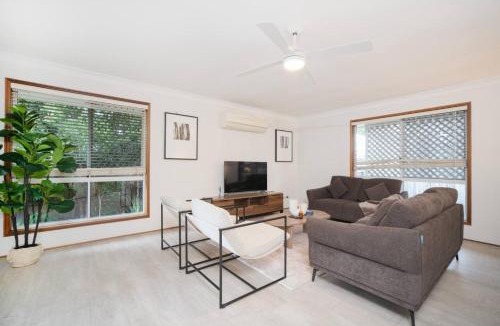 Calamvale House | Modern 5BR Family Retreat Comfort in Calamvale