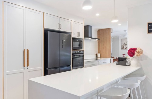 Kawungan House | Modern 5BR Hervey Bay Home | Huge Kitchen & Brand-New Furnishings