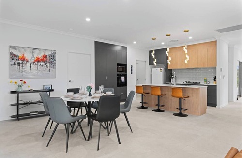 Park Ridge House | Modern 5BR Home in Peaceful Park Ridge Estate