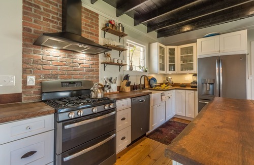 Fort Monmouth Cottage | Modern Americana Cottage with Vintage Vibe - Riverview & Beach 1.5m