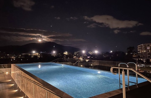 Dickson Apartment | Modern Apartment with Free Parking - 3 minutes to Canberra CBD