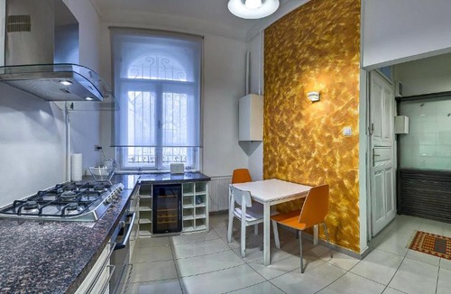 Inner City Budapest Apartment | Modern Beauty at Váci