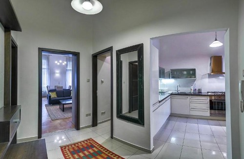Inner City Budapest Apartment | Modern Beauty at Váci