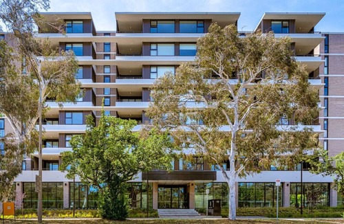 Dickson Apartment | Modern City Living - Apt in Vibrant Dickson