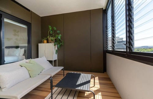 Dickson Apartment | Modern City Living - Apt in Vibrant Dickson