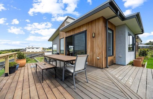 Kilcunda House | Modern Coastal Escape - Pet Friendly with Fireplace