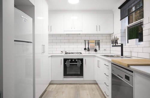 Glenelg North Apartment | Modern & Cosy Courtyard | Glenelg North| 2 bdrm