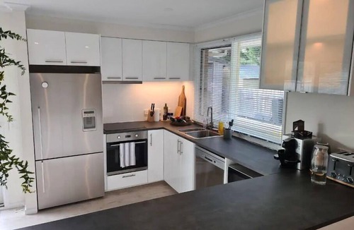 Wanniassa House | Modern, cosy, pet friendly house (3 bedrooms/2 bathrooms)