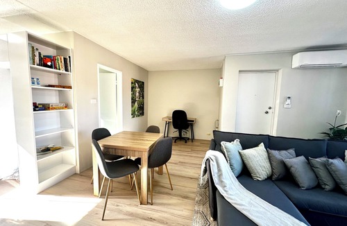 Crestwood Apartment | Modern Crestwood Retreat | 2BR Near Canberra City