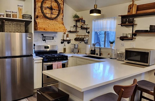 Arrowbear Lake Cabin | Modern Family Cabin in Arrowbear Lake Running Springs minutes to Snow Valley