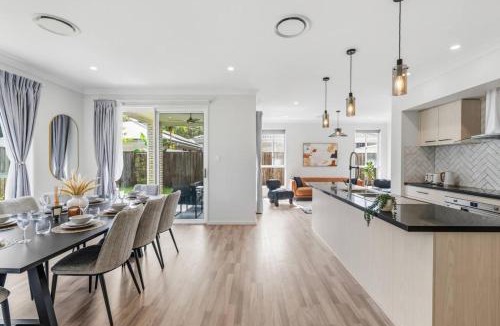 Pallara House | Modern Family Home in Peaceful Pallara 4BR Comfort