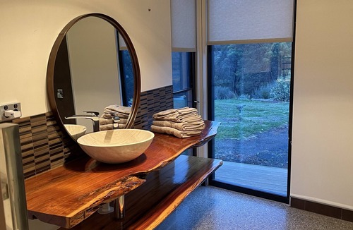 Clonbinane House | Modern farm house that has the the most incredible views only 1hr from Melbourne