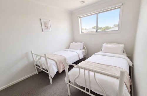 Clyde North House | Modern Furnished Family Home, Clyde North