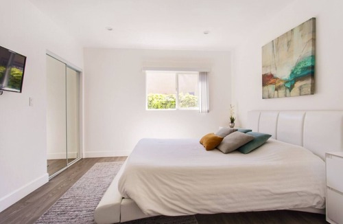 Larchmont Apartment | Modern Hollywood Dream Apartment Larchmont Village