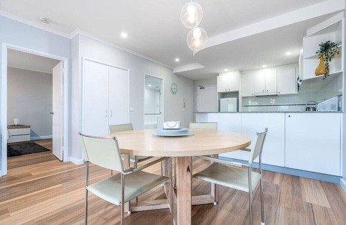 Griffith Apartment | Modern & Homely 2BR Burke Crescent Apartment