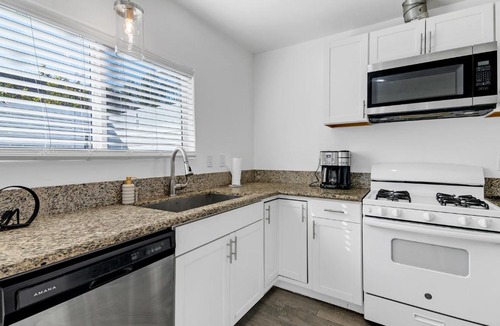 Mid City Apartment | Modern House Central Location
