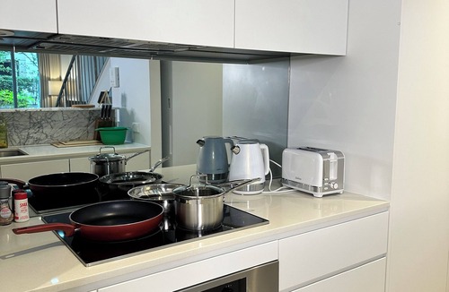 Barton Apartment | Modern Loft Retreat in Barton near Parliament House
