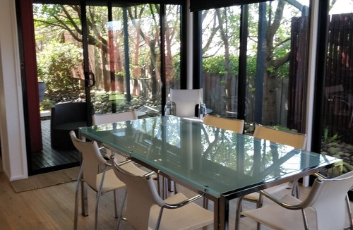 Torquay House | Modern Luxury 4bdr Beach house Family Friendly. NBN. 2 Smart TV’s, New Kitchen