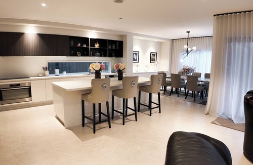 Craigieburn House | Modern Luxury Estate, 4 Ensuite Rooms, Comfort, Convenient, Secure, Near Airport