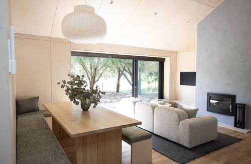 Barwite House | Modern Luxury Farm stay at the Gardeners Shed Mansfield