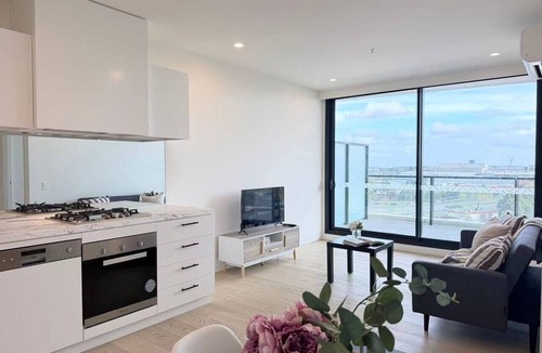 Clayton Apartment | Modern M-City Resort Suite: 2BR w/Balcony&Parking