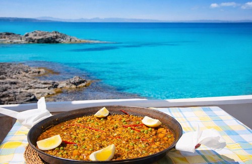 Sils Villa | Modern Marvel - 26km to Costa Brava beaches!