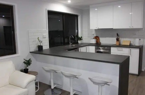 Brighton House | Modern newly renovated home with pool!