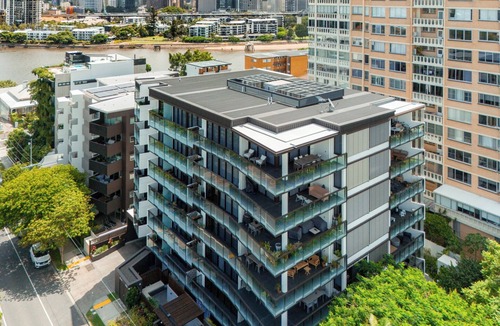 New Farm Apartment | Modern Oasis in New Farm l Walk to River and Cafes