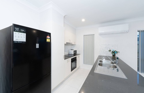 Park Ridge House | Modern Park Ridge Haven – Perfect for Families!