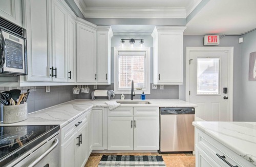 Tuscaloosa House | Modern Retreat ~ 1/2 Mi to Bryant-Denny Stadium