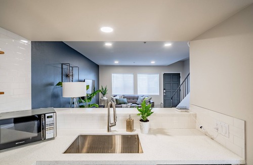 Midway City Condo | Modern Retreat near Disneyland: 2-Br Condo