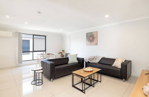 Rocklea Apartment | Modern Rocklea 1BR | AC & Workspace | 219D1