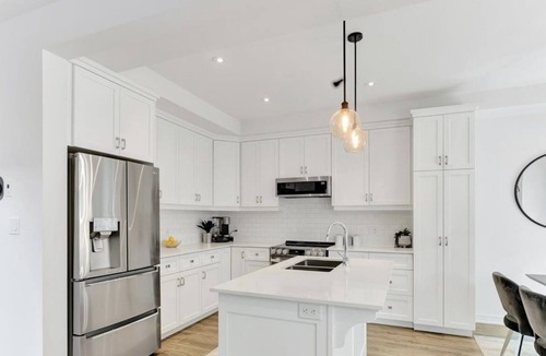 Stoney Creek House | Modern & Spacious Retreat