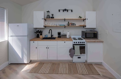Huntsville Apartment | Modern Studio for 2—Huntsville Botanical Gardens
