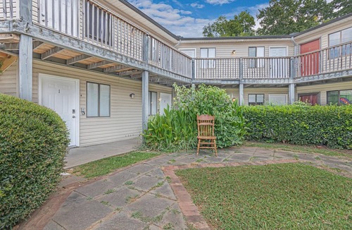 Huntsville Apartment | Modern Studio for 2—Huntsville Botanical Gardens