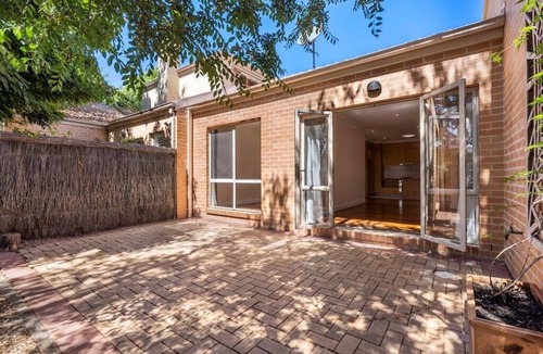 Turner Apartment | Modern, Stylish Townhouse in Turner – Walk to Cafés, Parks & Canberra City