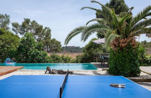 Castelldefels House | Moderna villa con piscina y amplio jardín