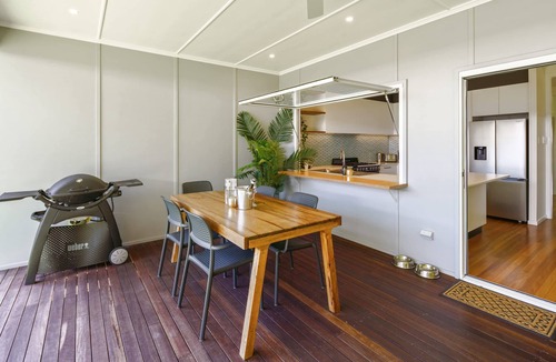 Moffat Beach House | Moffat Beach Entertainer with Kids Retreat