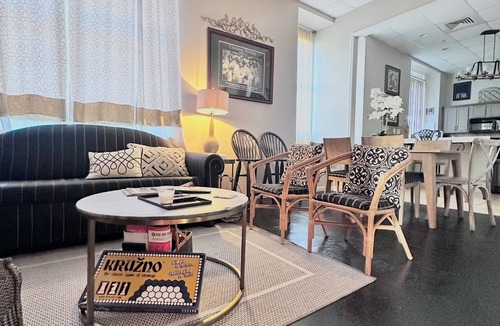 Montgomery House | Montgomery Cozy Cultural Hub downtown walkable . sleeps 15