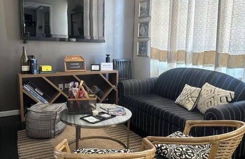 Montgomery House | Montgomery Cozy Cultural Hub downtown walkable . sleeps 15
