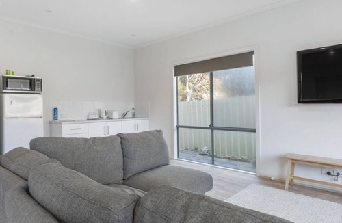 Middleton House | Morrison at Middleton Surf, Sun, Sand and explore the best of the Fleurieu 🌊