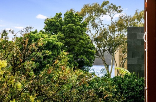 Mosman Apartment | Mosman - PUNCH- Punch Street - Sunny Top-Floor 2BR with Balcony, Leafy Views Garage Near Balmoral Beach