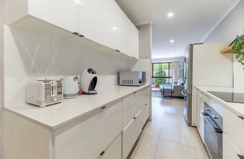 Mount Warren Park Apartment | Mount Warren Park Stay | Sleeps 4 + BBQ & Parking