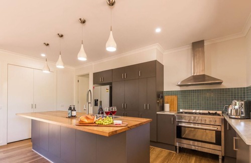 Macedon House | Mountain View in Macedon