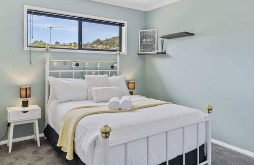 Lindisfarne House | Mt View Large Home,15min to CBD/Airport-Sleeps10