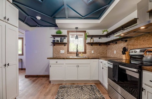 Canandaigua House | Mud Creek Lodge .1 mi to Bristol Mountain/Hot Tub/Creek