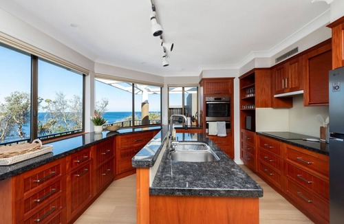 Mollymook Beach House | Myth On Mollymook Mountain - Bannister Pt - Spa & Games Room