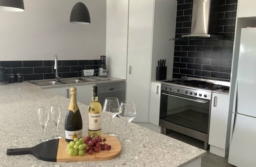 Nagambie House | Nagambie Haven : 3 BR, 1 BA House in Nagambie, Sleeps 6