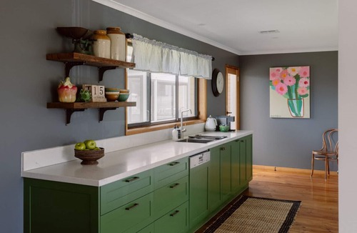 Trentham House | Nancy’s of Trentham | Stylish 3BD Walk to Town